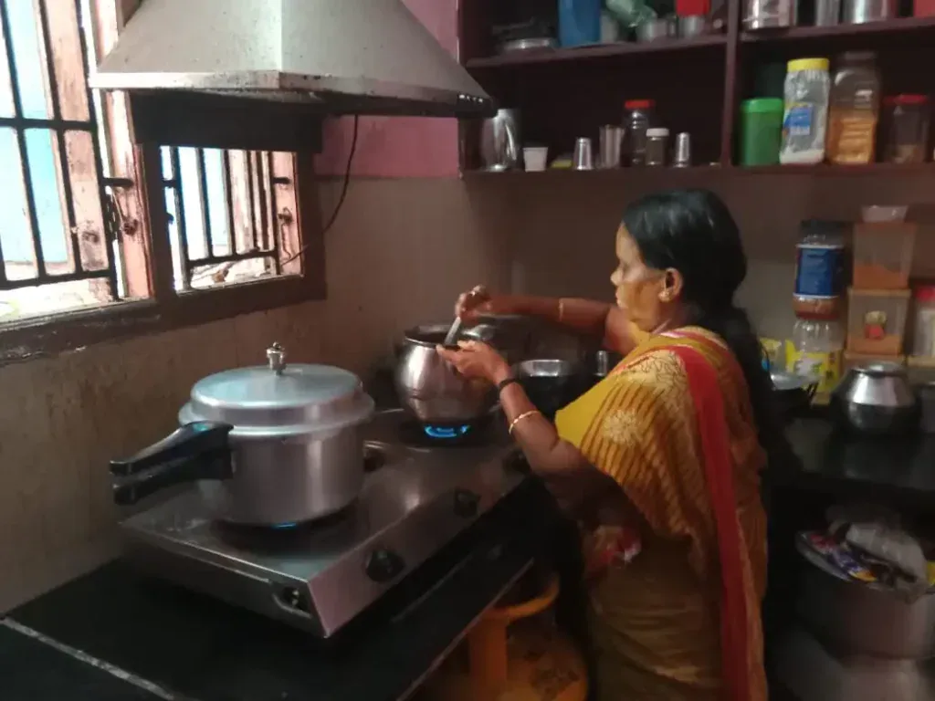 A cook preparing food in the DROPSS kitchen